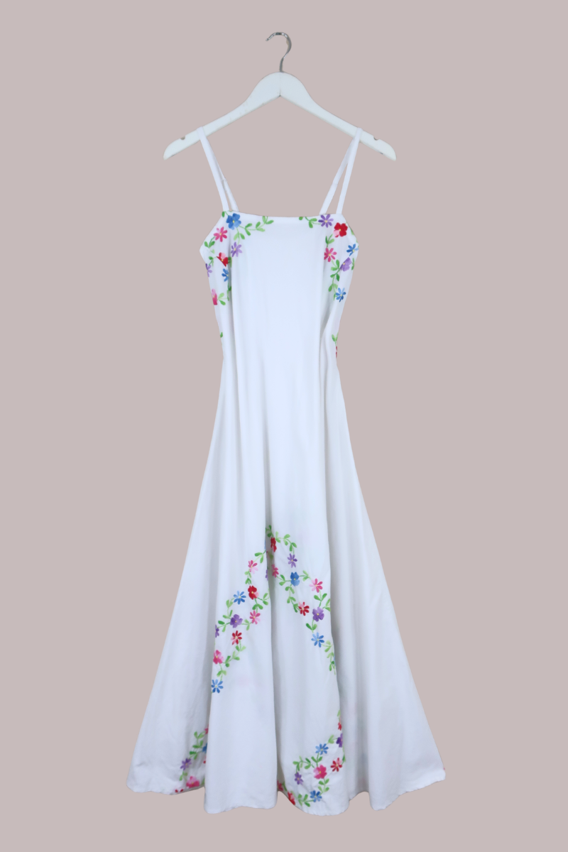 Juliet Vintage Tablecloth Maxi Dress | Welcome to my Garden Embroidery All About Audrey Vintage Boutique Juliet Vintage Tablecloth Maxi Dress | Welcome to my Garden Embroidery All About Audrey Vintage Boutique