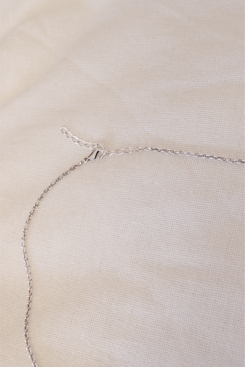 Arachne Necklace in Silver with Labradorite Stone