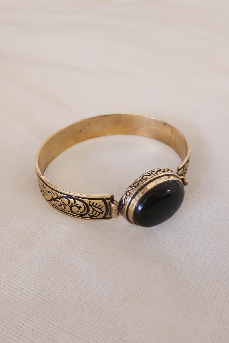 Avalon Bracelet in Gold with Black Onyx