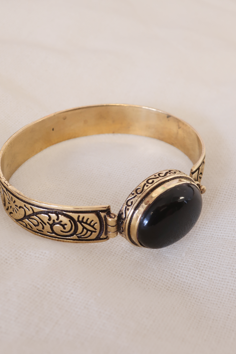 Avalon Bracelet in Gold with Black Onyx