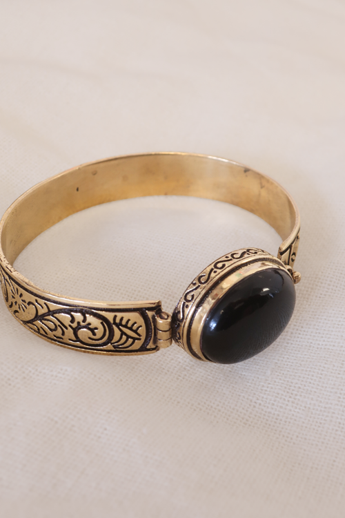 Avalon Bracelet in Gold with Black Onyx