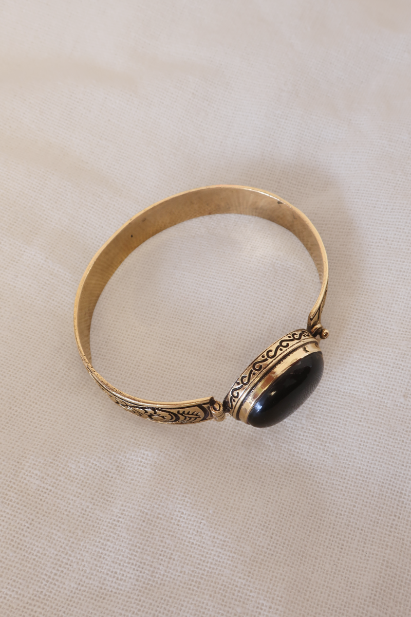 Avalon Bracelet in Gold with Black Onyx