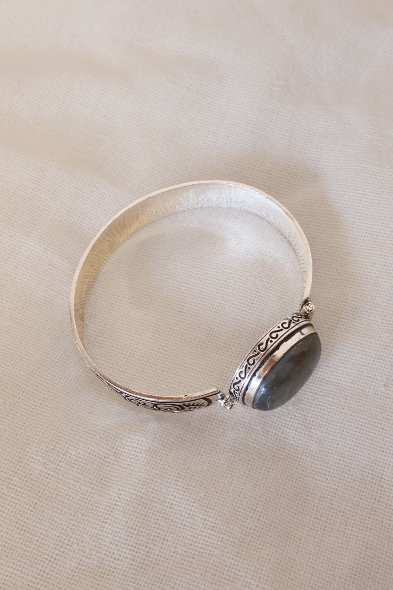 Avalon Bracelet in Silver with Labradorite Stone