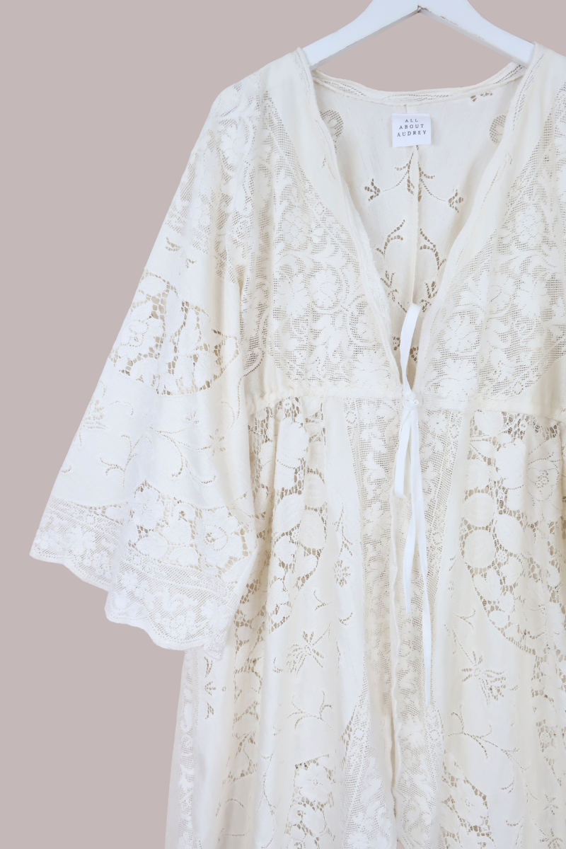 Ramona Robe in Wallflower White Lace - Free Size