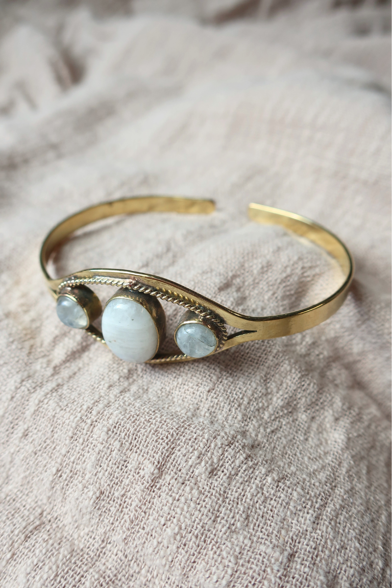 Alchemy Bangle in Gold with White Moonstone