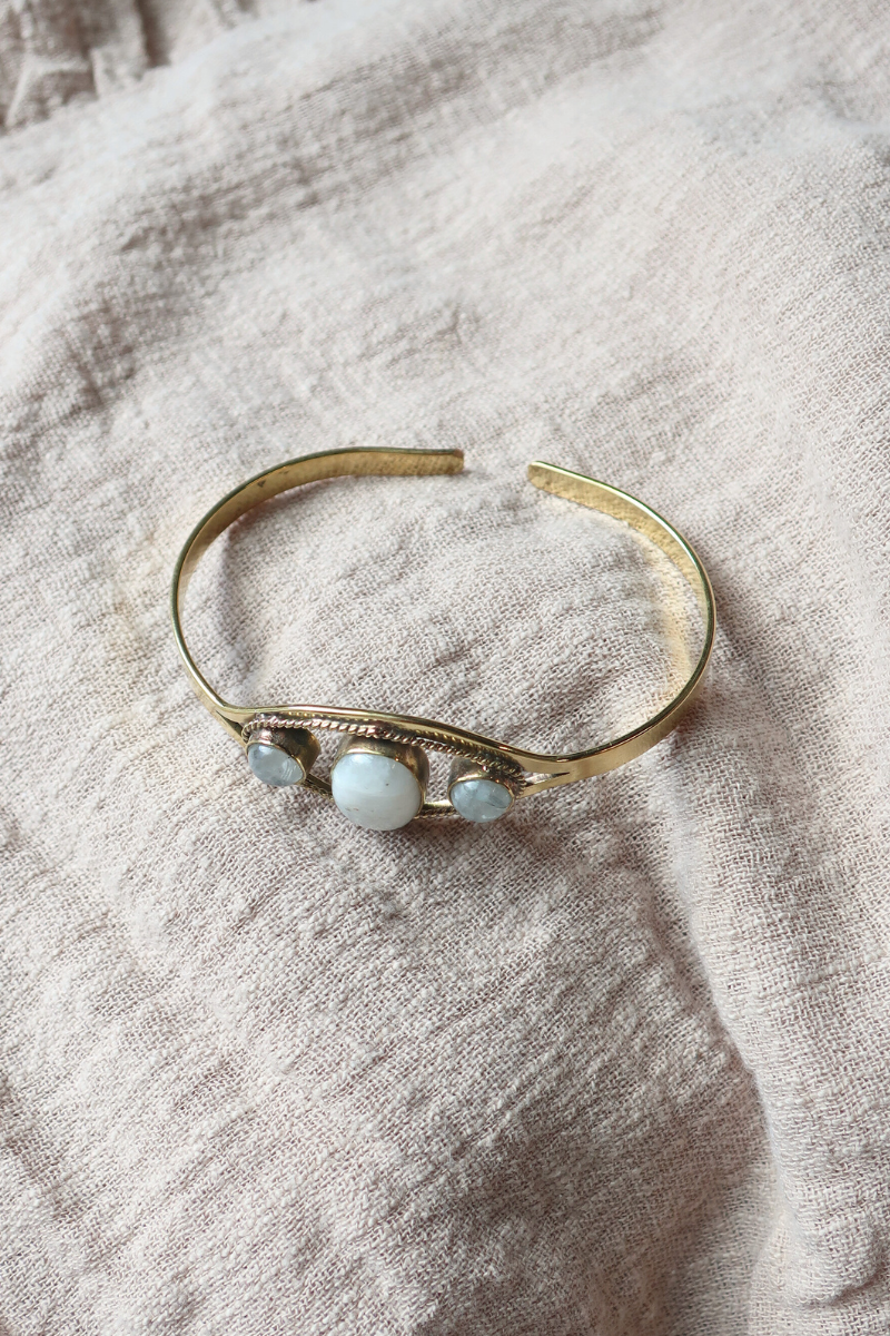 Alchemy Bangle in Gold with White Moonstone