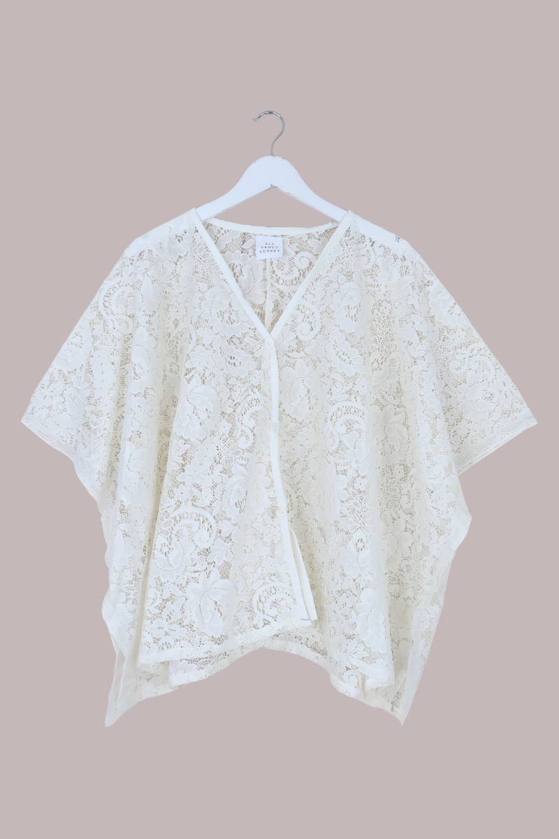 Cleo Buttoned Poncho in Victorian White Lace - Free Size