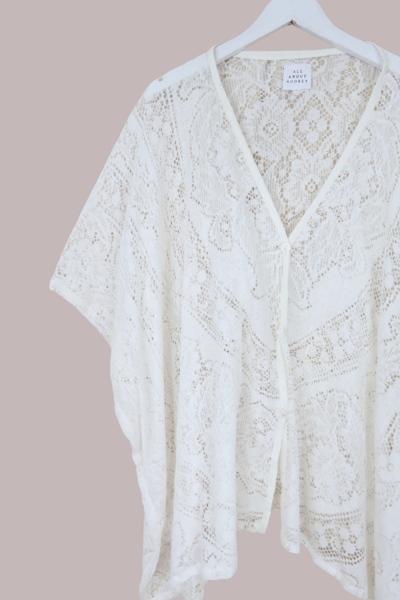 Cleo Buttoned Poncho in Coastal White Lace - Free Size