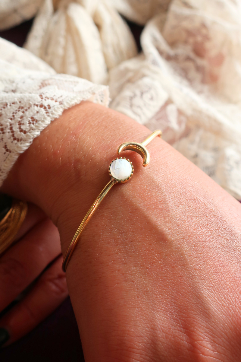 Moonlit Bangle in Gold with White Moonstone