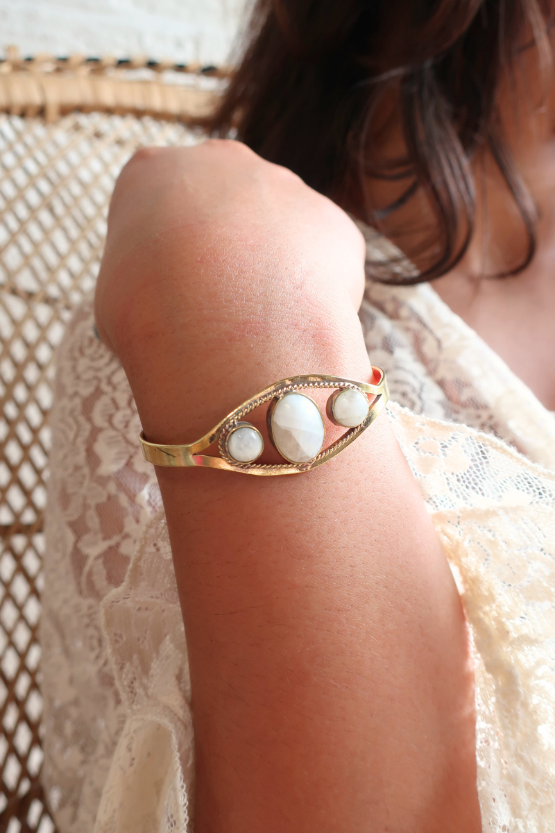 Alchemy Bangle in Gold with White Moonstone