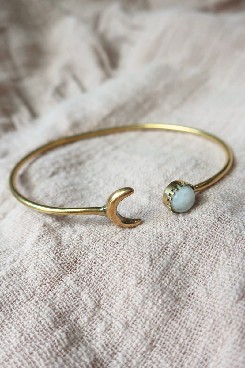 Moonlit Bangle in Gold with White Moonstone