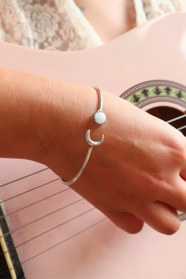 Moonlit Bangle in Silver with White Moonstone