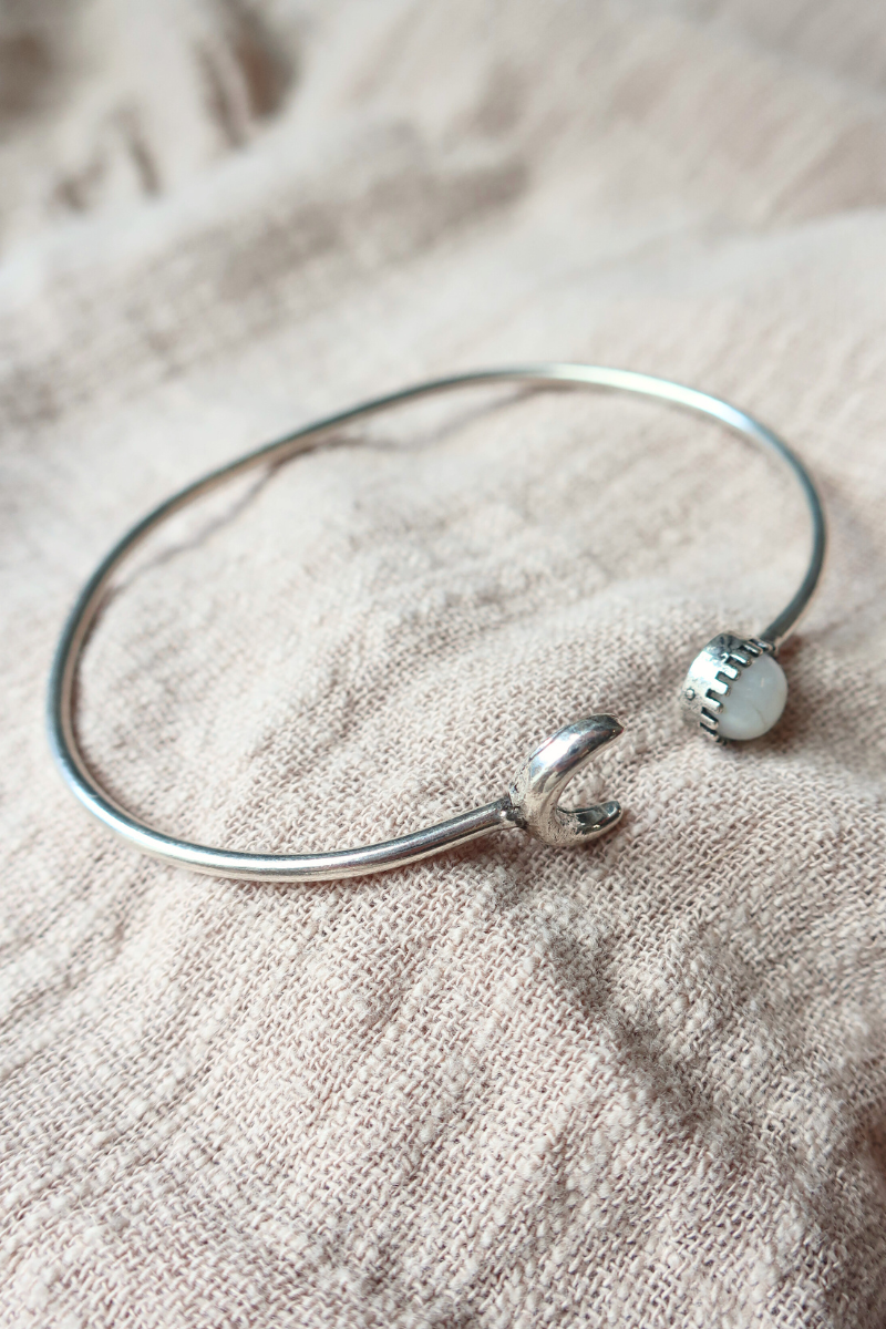 Moonlit Bangle in Silver with White Moonstone