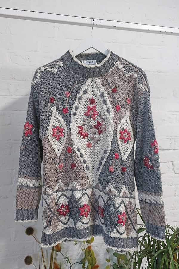Vintage Knitwear - Cameo Florals Jumper - Size L/XL by all about audrey