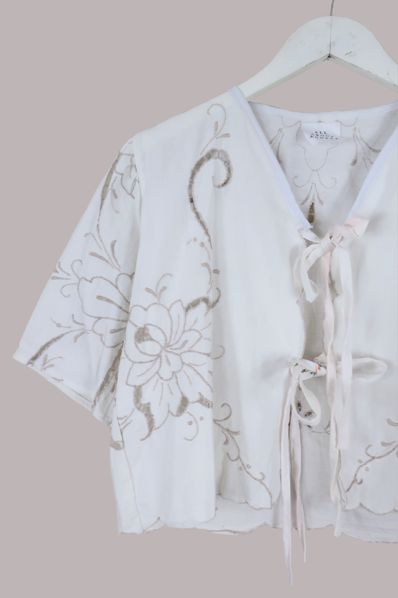 Francesca Vintage Tablecloth Cropped Blouse in Champagne Orchid - Free Size