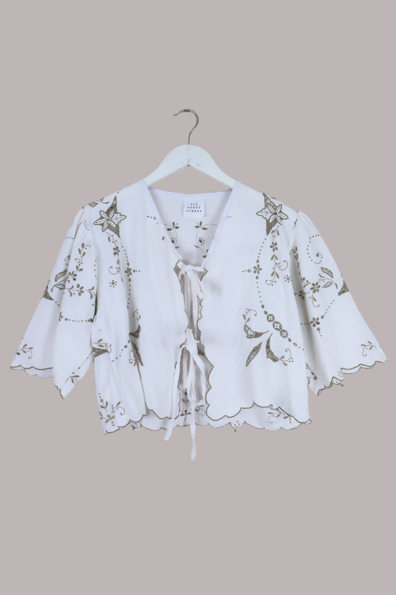 Francesca Vintage Tablecloth Cropped Blouse in Climbing Ivy - Free Size
