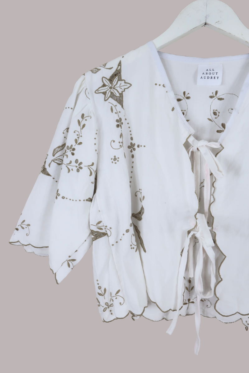 Francesca Vintage Tablecloth Cropped Blouse in Climbing Ivy - Free Size