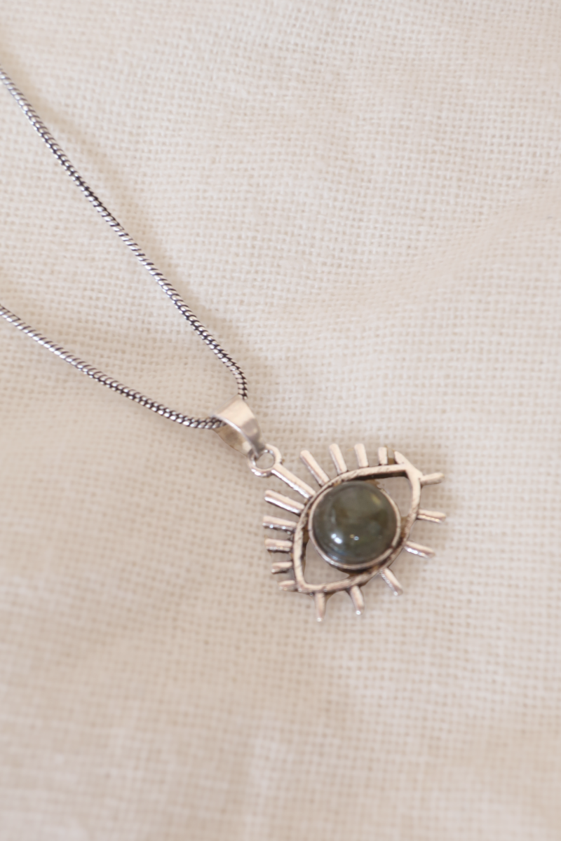 Eye Of  Labradorite Stone Silver Plated Necklace