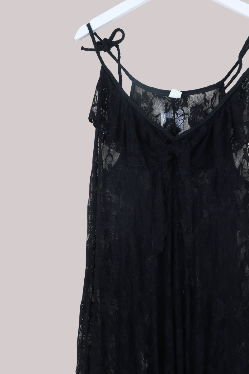 Delphi Maxi Dress in Black Swan Chantilly Lace