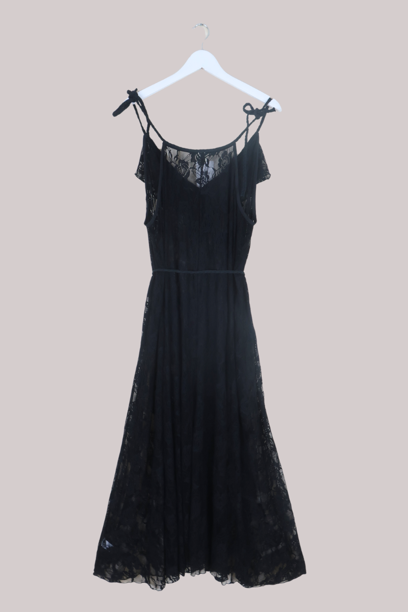 Delphi Maxi Dress in Black Swan Chantilly Lace