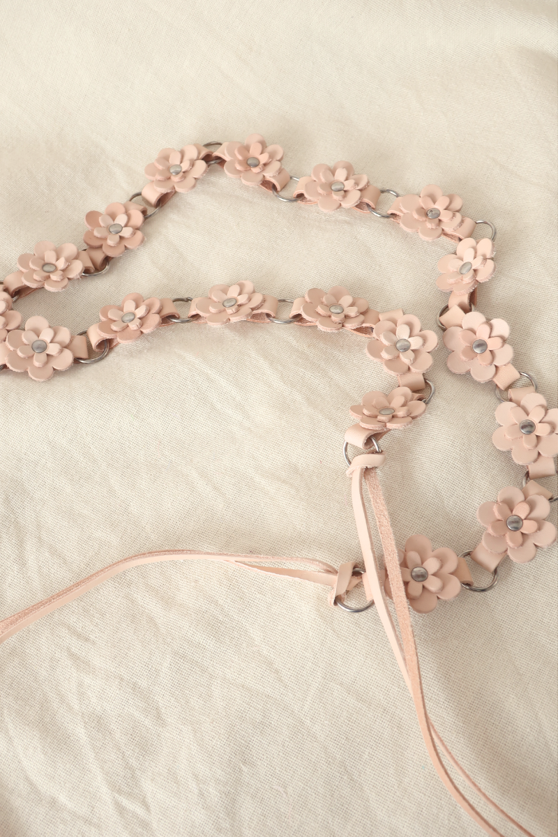 Daisy Chain Leather Belt in Peach Blossom - Free Size