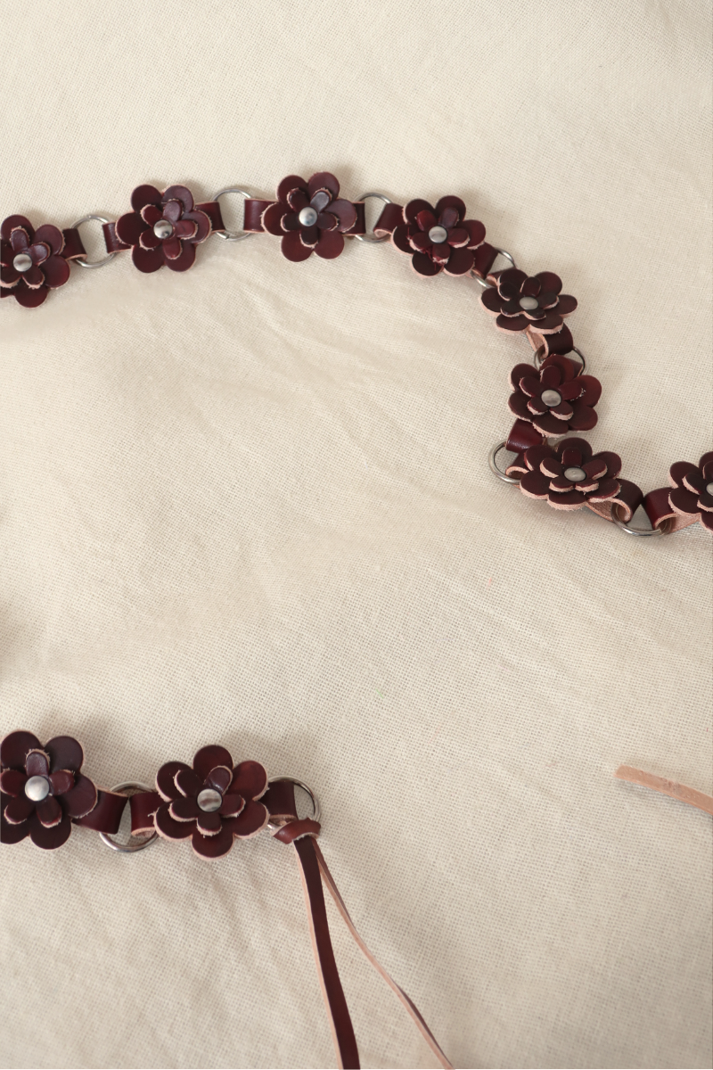 Daisy Chain Leather Belt in Antler Brown - Free Size