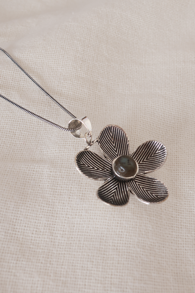 Forget-Me-Not Silver Plated Necklace with a Labradorite Stone