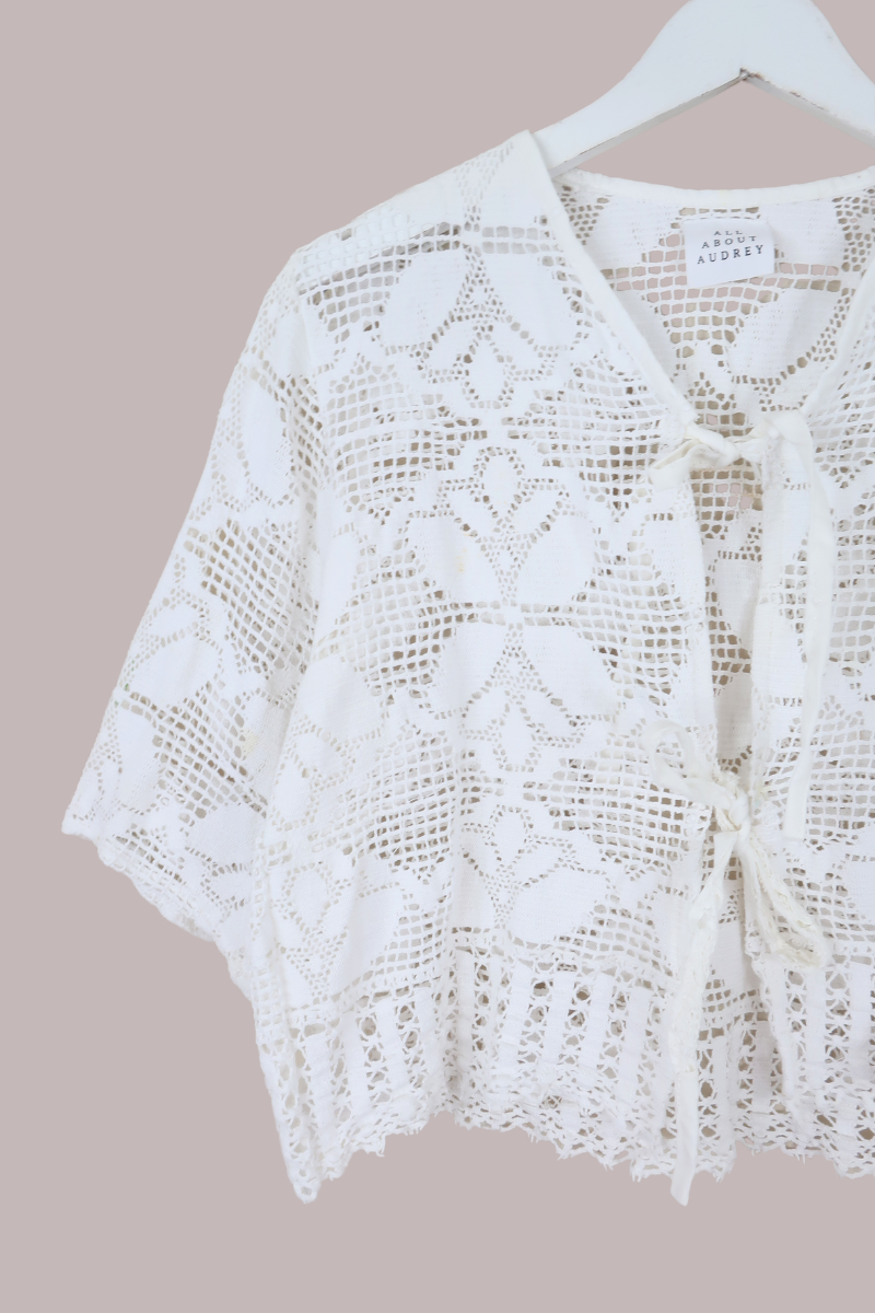 Francesca Cropped Blouse in Lotus White Lace - Free Size