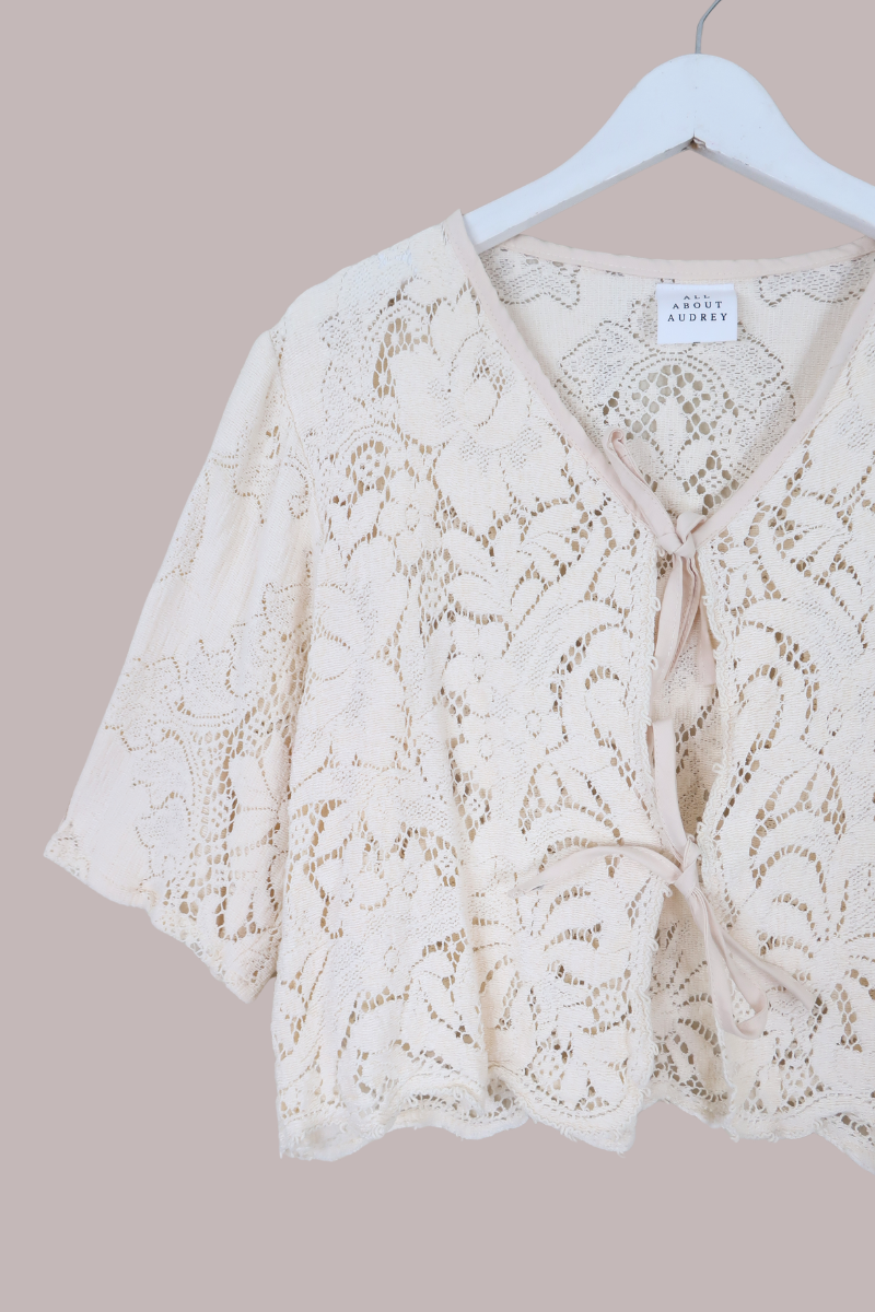 Francesca Cropped Blouse in Peach Blossom Lace - Free Size