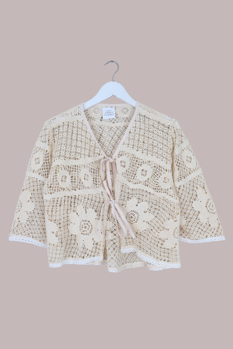 Francesca Cropped Blouse in Homestead Beige Lace - Free Size