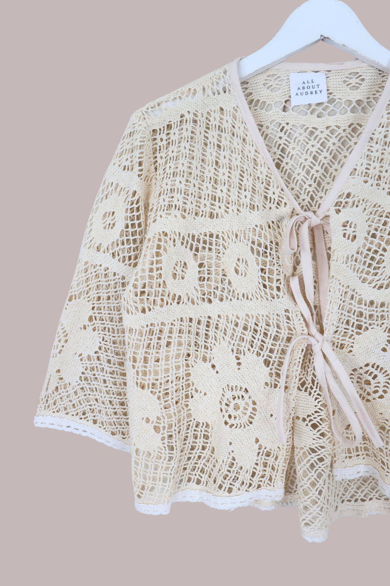 Francesca Cropped Blouse in Homestead Beige Lace - Free Size