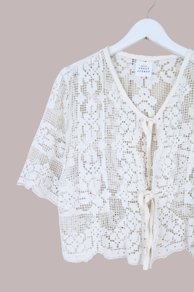 Francesca Cropped Blouse in Crochet Lace - Free Size