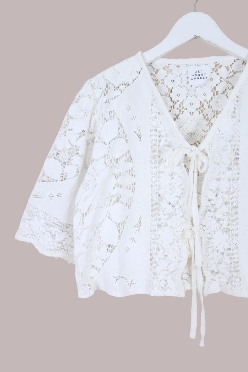 Francesca Cropped Blouse in Snow White Lace - Free Size