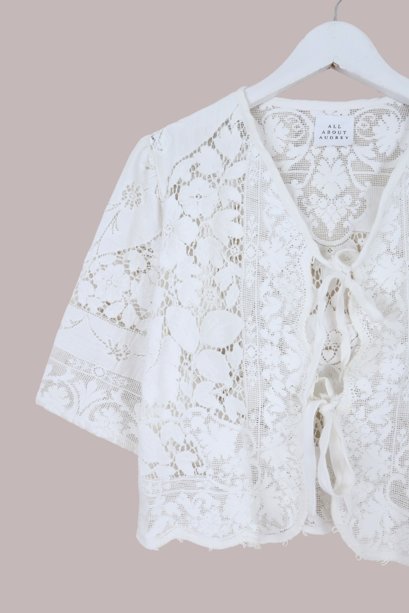 Francesca Cropped Blouse in Salt White Lace - Free Size