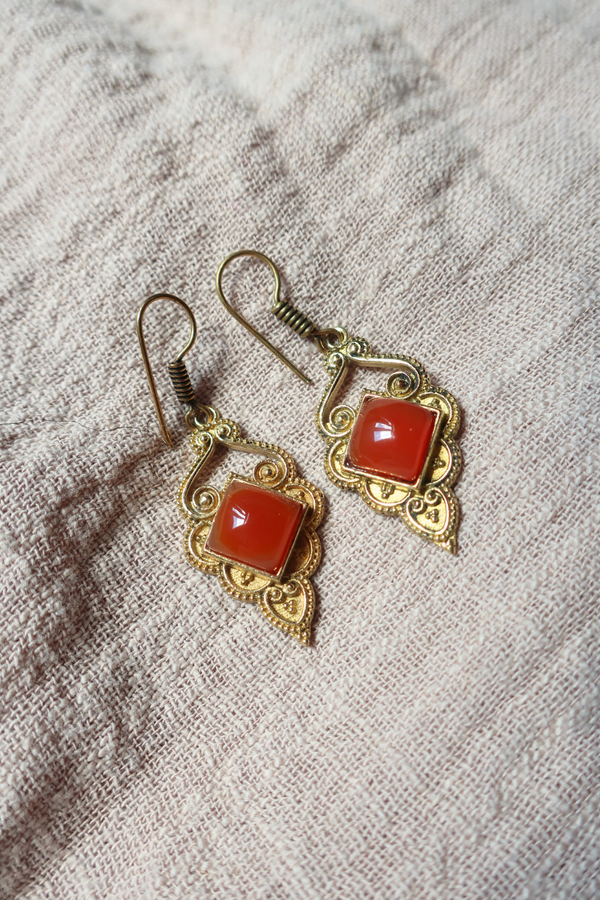 Antique Drop Earrings in Gold with Red Carmine