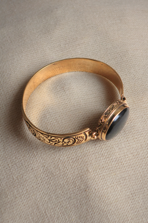 Avalon Bracelet in Gold with Black Onyx