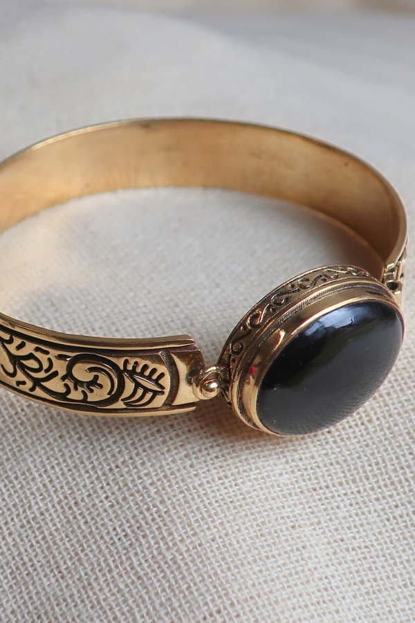 Avalon Bracelet in Gold with Black Onyx