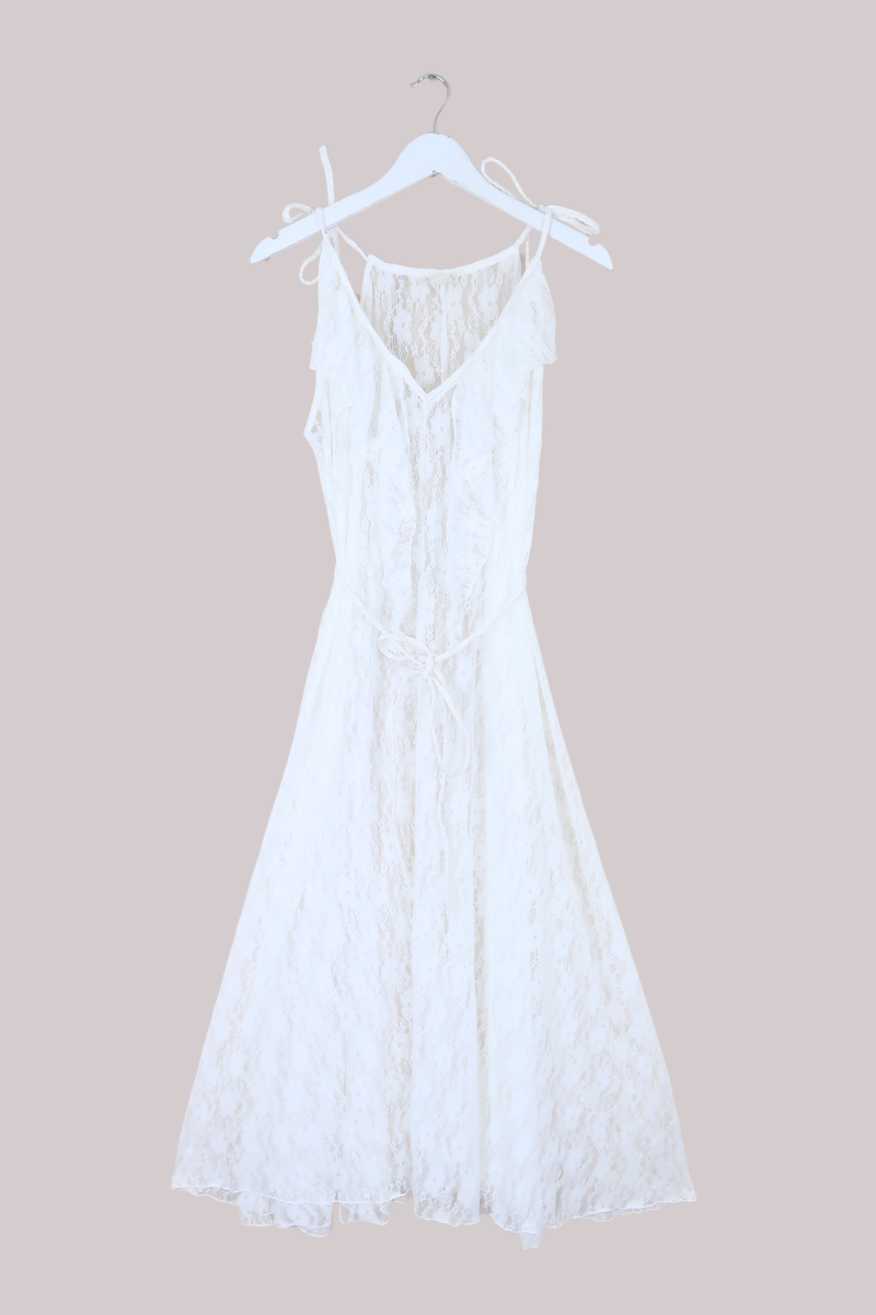 Delphi Maxi Dress in White Swan Chantilly Lace