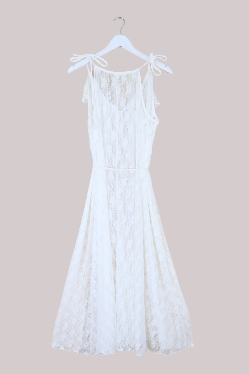 Delphi Maxi Dress in White Swan Chantilly Lace