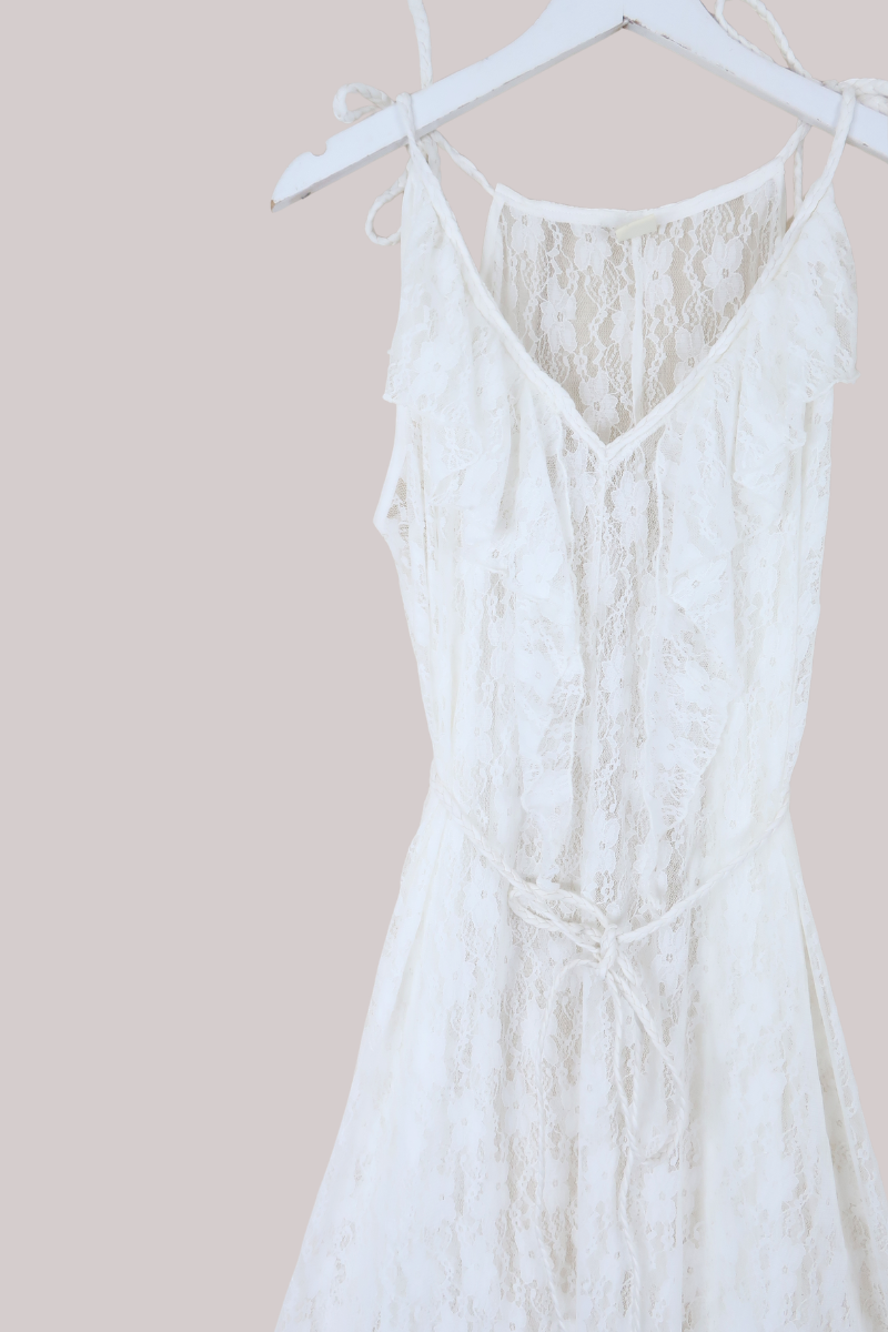 Delphi Maxi Dress in White Swan Chantilly Lace