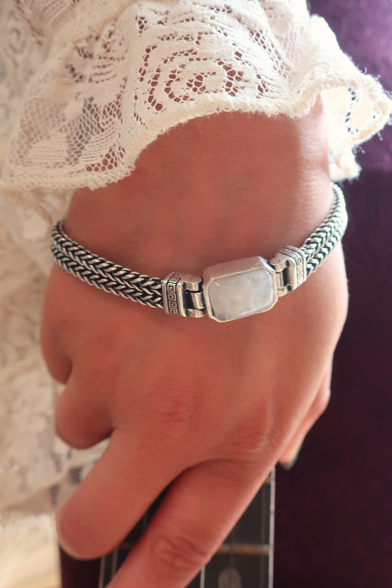 Thick Chain Bracelet in Silver with White Moonstone