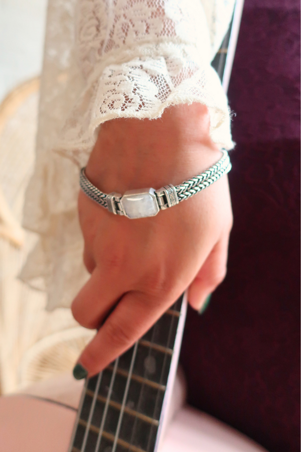 Thick Chain Bracelet in Silver with White Moonstone