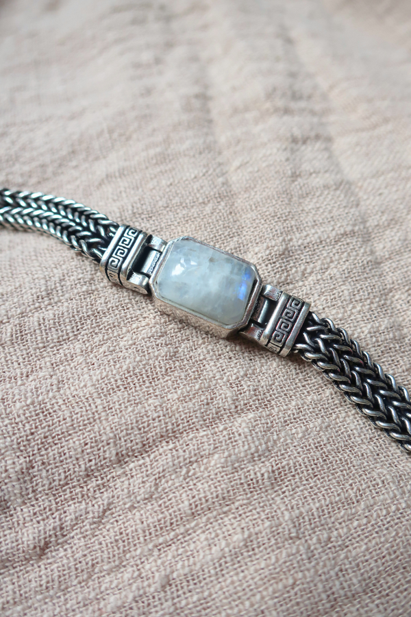 Thick Chain Bracelet in Silver with White Moonstone