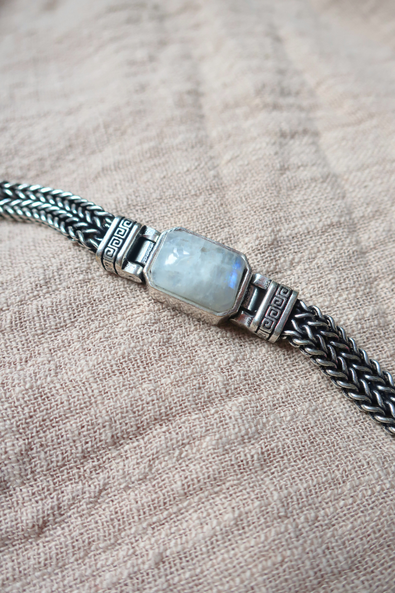 Thick Chain Bracelet in Silver with White Moonstone
