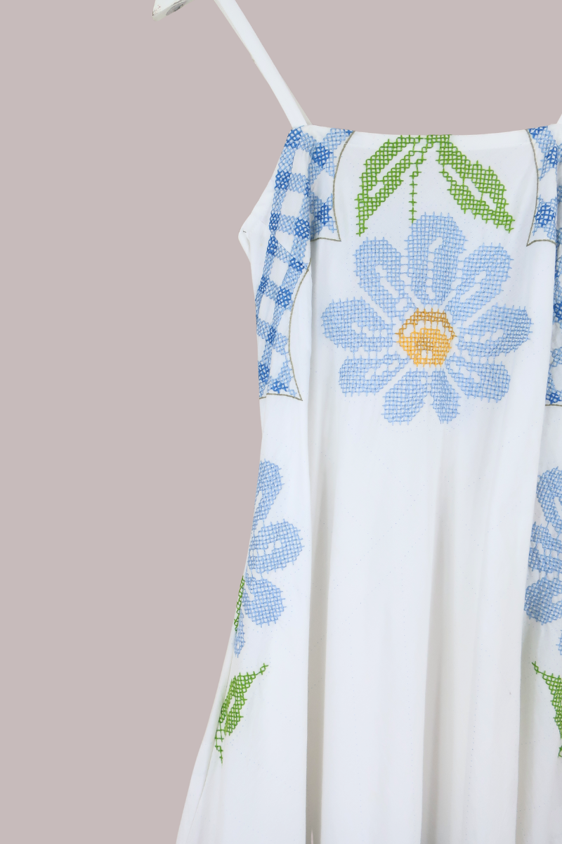 Juliet Vintage Tablecloth Maxi Dress in Cross Stitch Picnic Daisies