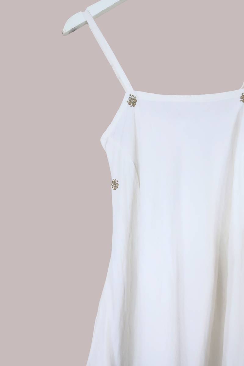 Juliet Vintage Tablecloth Maxi Dress in White & Brass Daisies