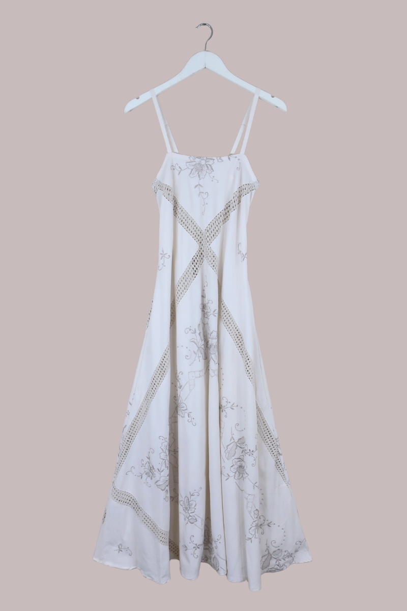 Juliet Vintage Tablecloth Maxi Dress in Feather Quill Floral Crochet