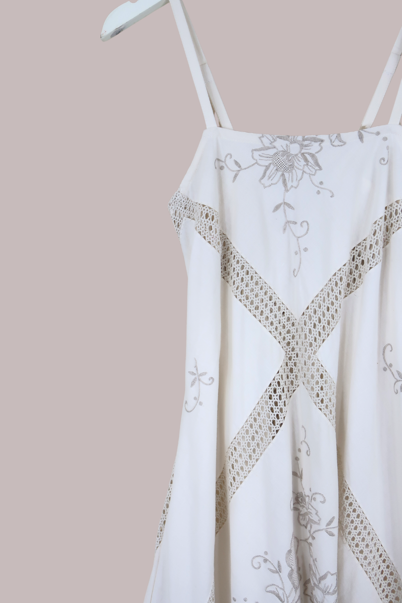 Juliet Vintage Tablecloth Maxi Dress in Feather Quill Floral Crochet