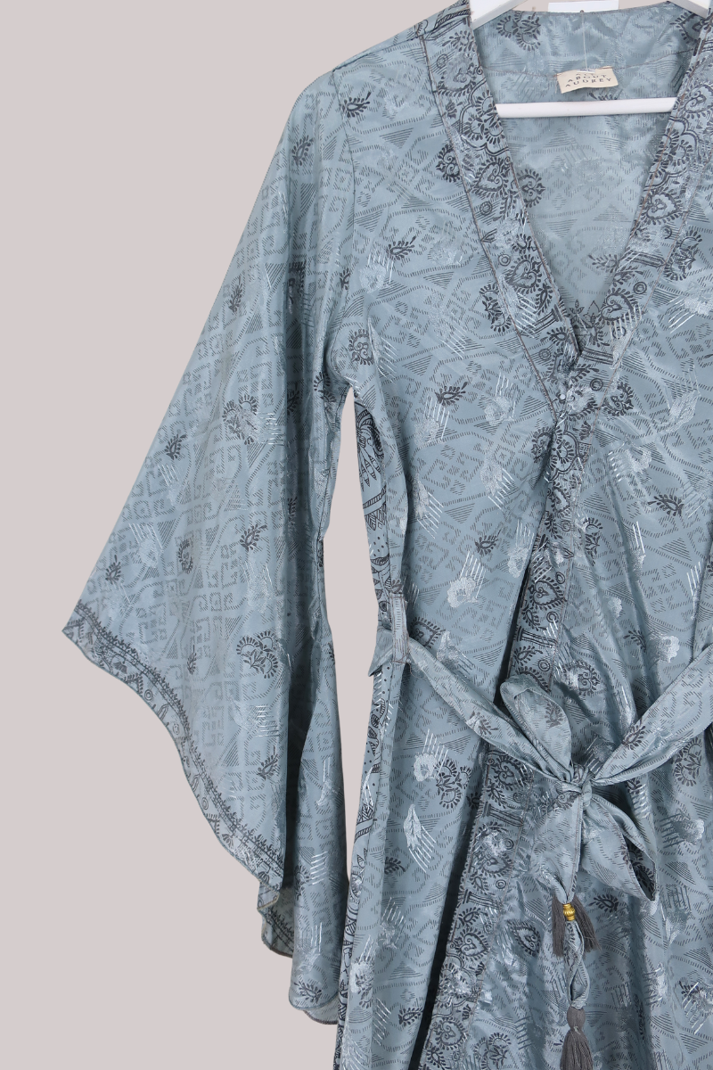 Gemini Kimono in Silver Frost Paisley - Size M/L