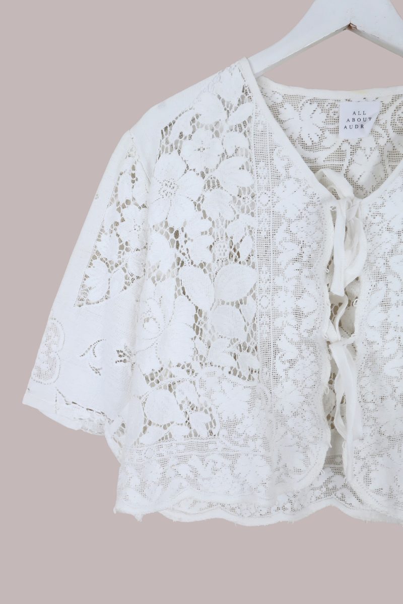 Francesca Cropped Blouse in Dandelion White Lace - Free Size